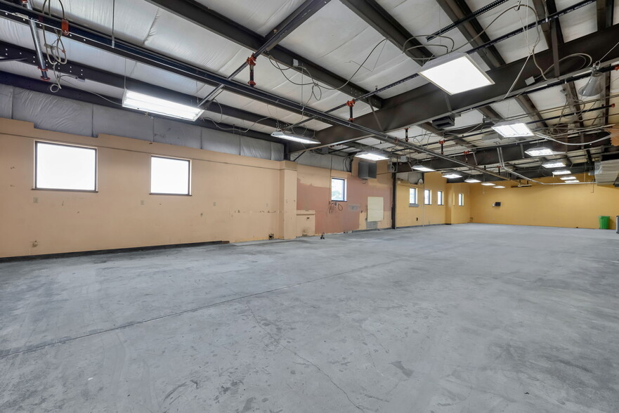 More Photos Of 2455 Harrisburg Pike, Grove City Warehouse For Sale