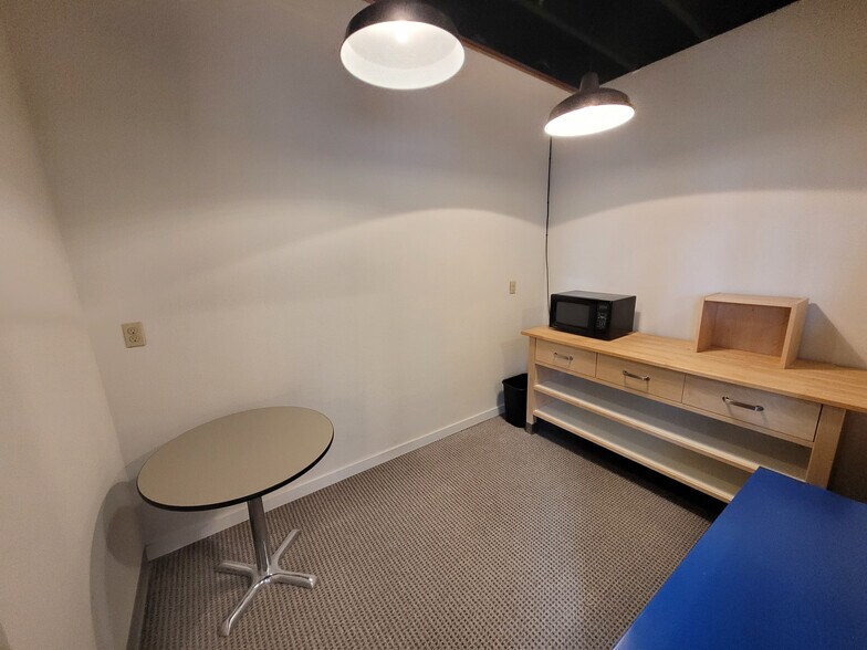 More Photos Of 7721 SE 13th Ave, Portland Storefront Retail Office For Lease