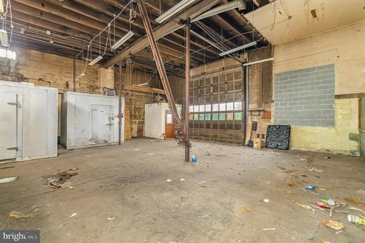 More Photos Of 122 Beech St, Carlisle Light Distribution For Lease