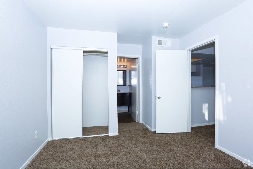 More Photos Of 409-417 E Merlayne Dr, Henderson Apartments For Sale