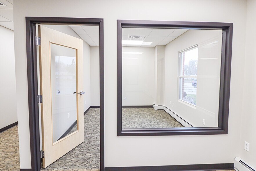 More Photos Of 2120 S Ridge Rd, Green Bay Office For Lease