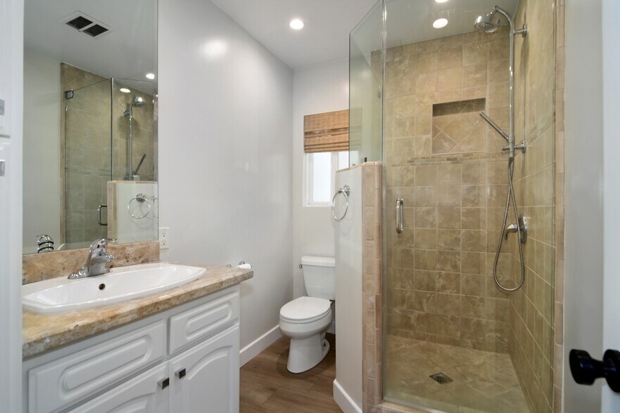 More Photos Of 22839 Dolorosa St, Woodland Hills Multifamily For Lease
