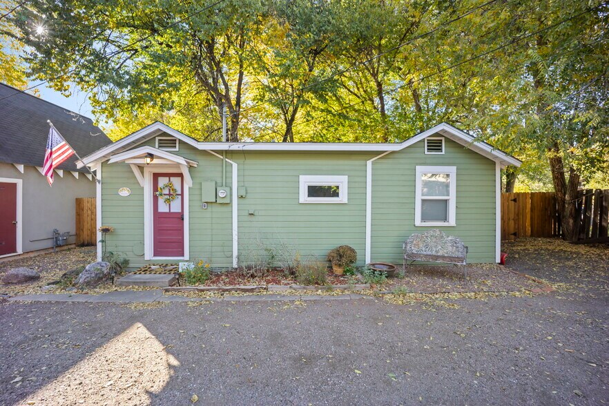 More Photos Of 102 Holly St, Colorado Springs Apartments For Sale