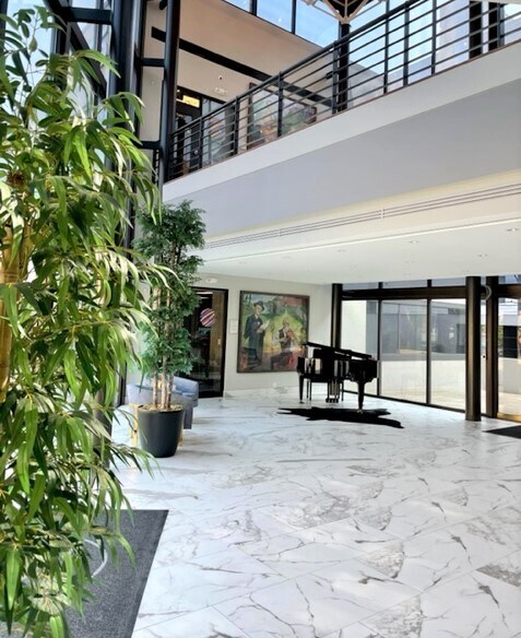 More Photos Of 55 Music Square E, Nashville Office For Lease