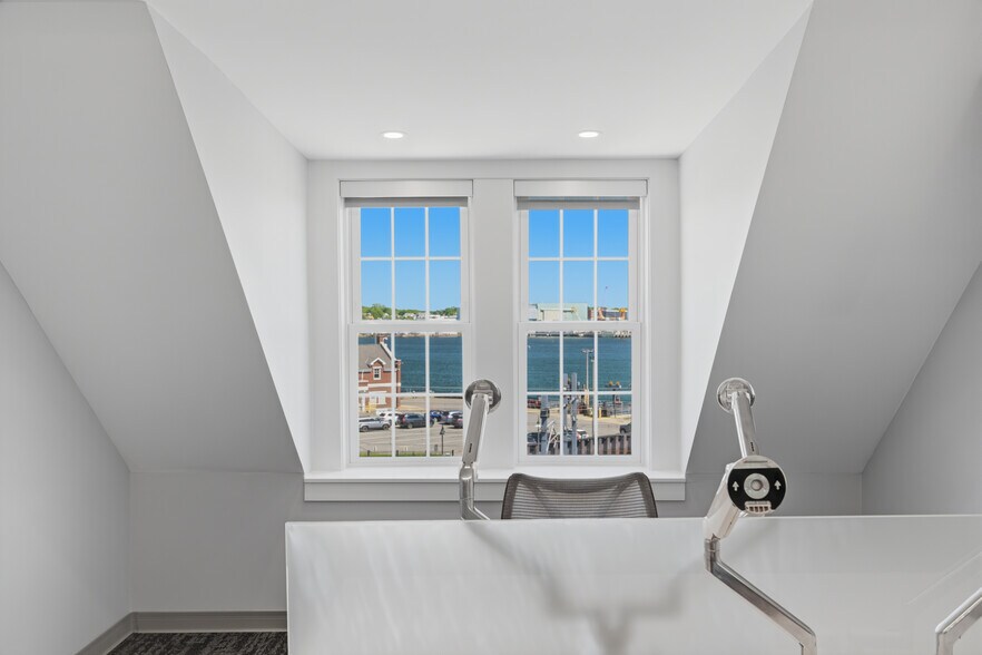 More Photos Of 40-42 Bank St, New London Storefront Retail Office For Lease