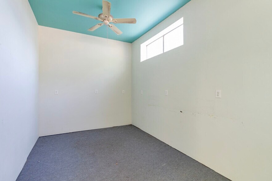 More Photos Of 2120 Oxford Ave, Austin Office For Lease