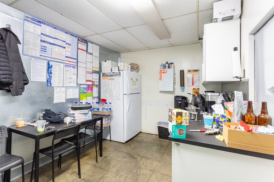 More Photos Of 425 Park Ave, San Fernando Warehouse For Sale