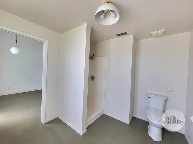 More Photos Of 2315-2325 Jesse St, Los Angeles Warehouse For Sale
