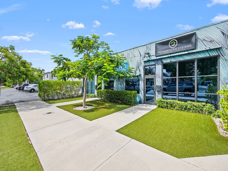 More Photos Of 719-721 NE 2nd Ave, Fort Lauderdale Storefront Retail Office For Sale