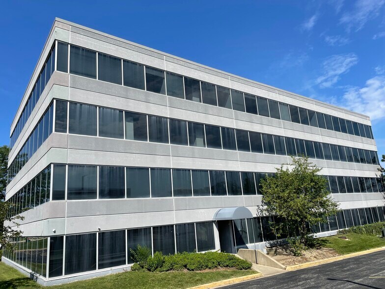 More Photos Of 1301 Basswood Rd, Schaumburg Office For Sale