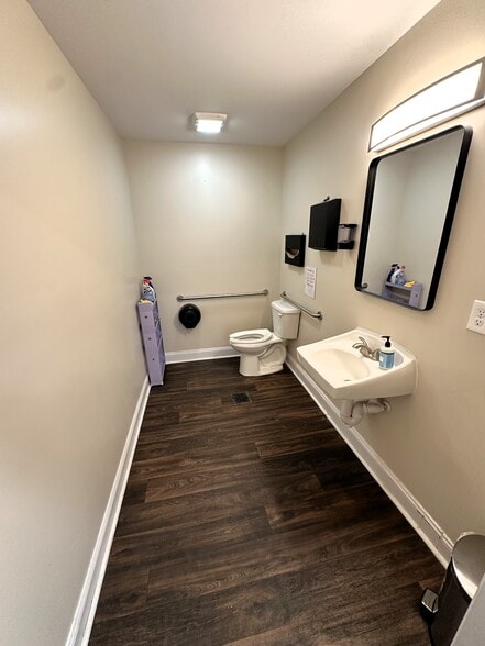 More Photos Of 3221-3225 Old Washington Rd, Waldorf Warehouse For Lease