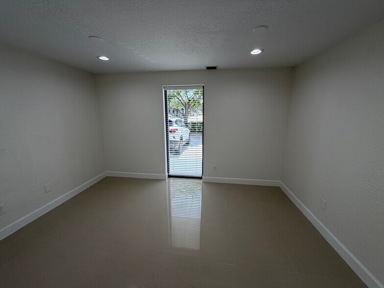 More Photos Of 500 W Commerce Way W, Jupiter Warehouse For Lease