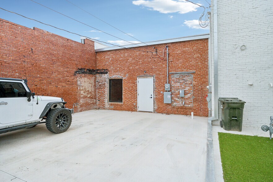 More Photos Of 214 E Rogers Blvd, Skiatook Storefront Retail Office For Sale