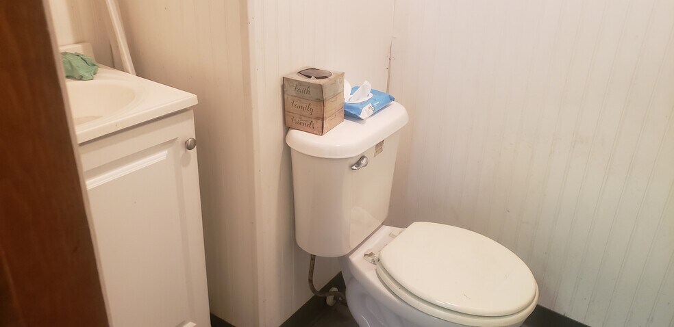 More Photos Of 10821 Briggs Rd, Cleveland Manufacturing For Sale