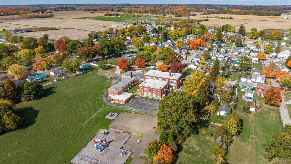 More Photos Of 709 Deacon St, Hebron Schools For Lease