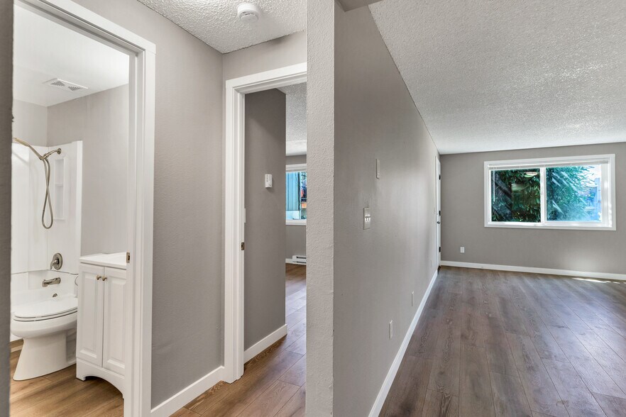 More Photos Of 2048 NE Highway 99W, McMinnville Apartments For Sale