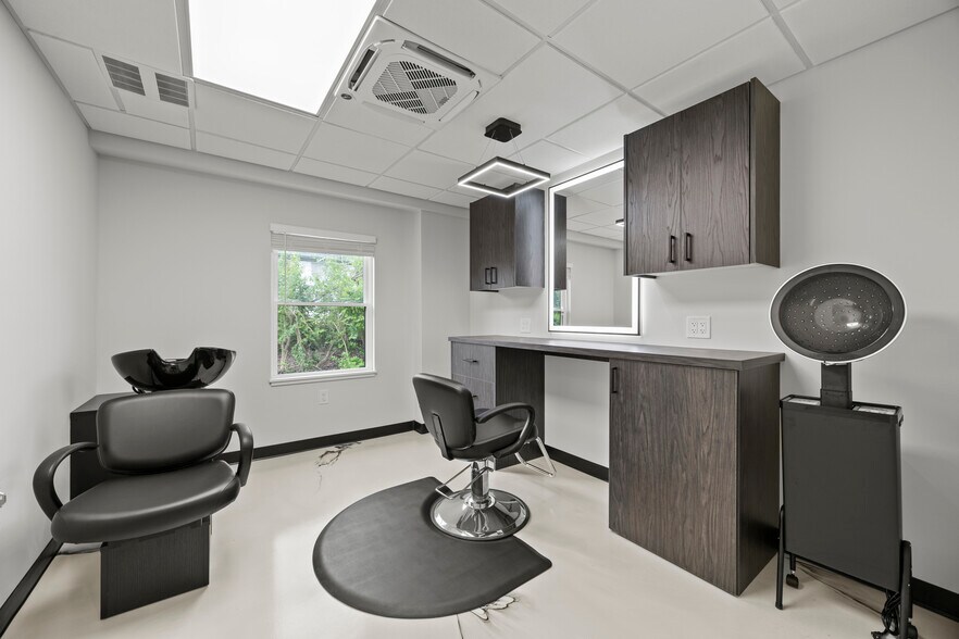 More Photos Of 4588 Kenny Rd, Columbus Storefront Retail Office For Sale