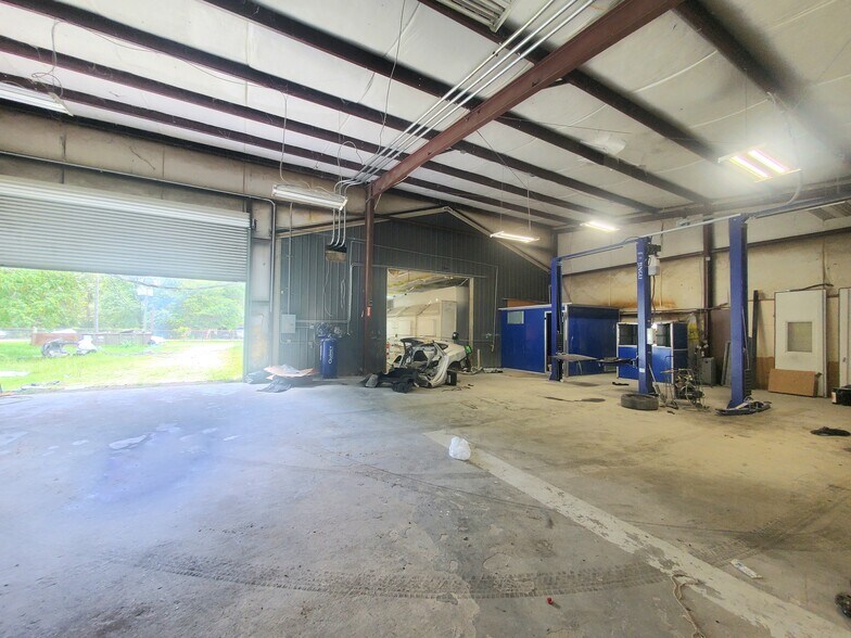 More Photos Of 1544 Jefferson Chemical Rd, Conroe Warehouse For Sale
