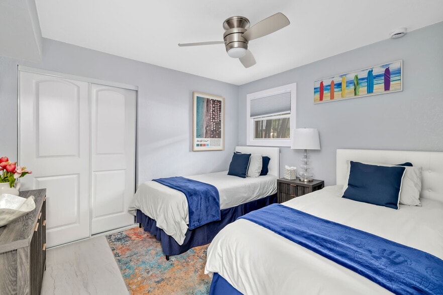 More Photos Of 9022 Midnight Pass Rd, Sarasota Apartments For Sale