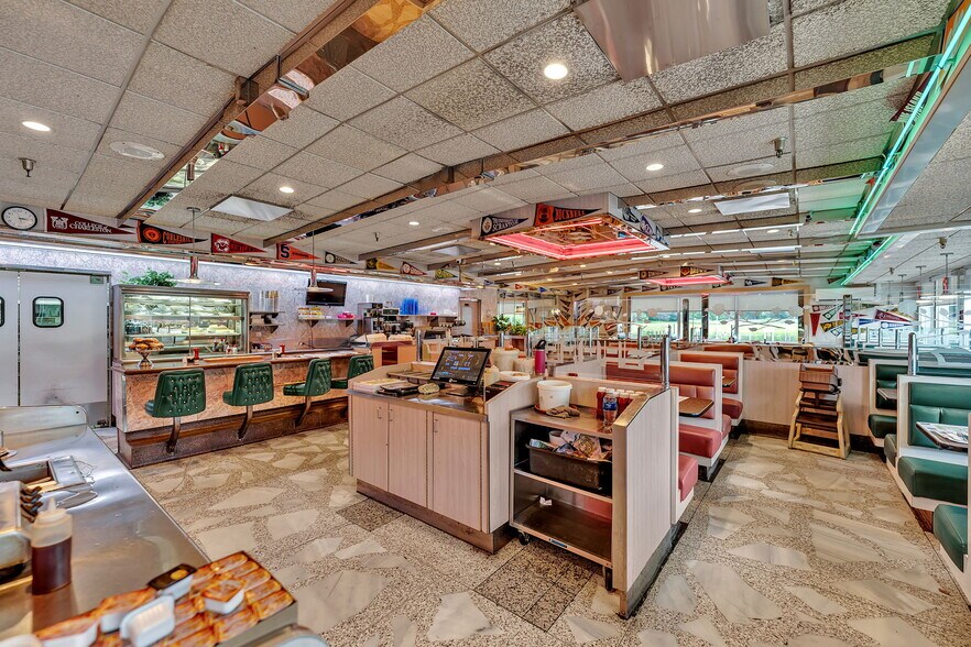 More Photos Of 1908 Old Route 17, Roscoe Restaurant For Sale