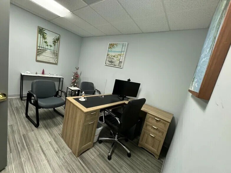 More Photos Of 6101 Webb Rd, Tampa Medical For Sale