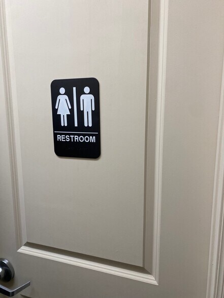 More Photos Of 1200 Avenue E, Ely Office For Sale