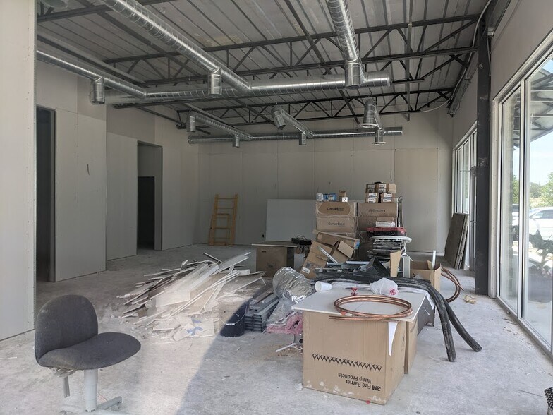More Photos Of 1304 W Borgfeld, San Antonio Storefront Retail Office For Lease