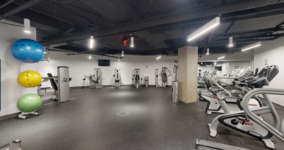 More Photos Of 8609 Westwood Center Dr, Vienna Unknown For Lease