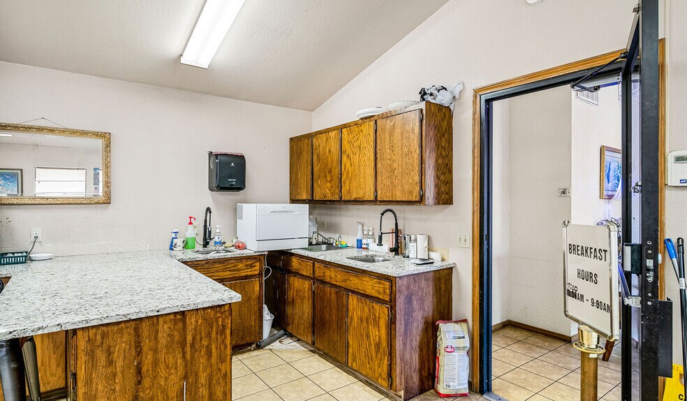 More Photos Of 2600 S Muskogee Ave, Tahlequah Hotel For Sale