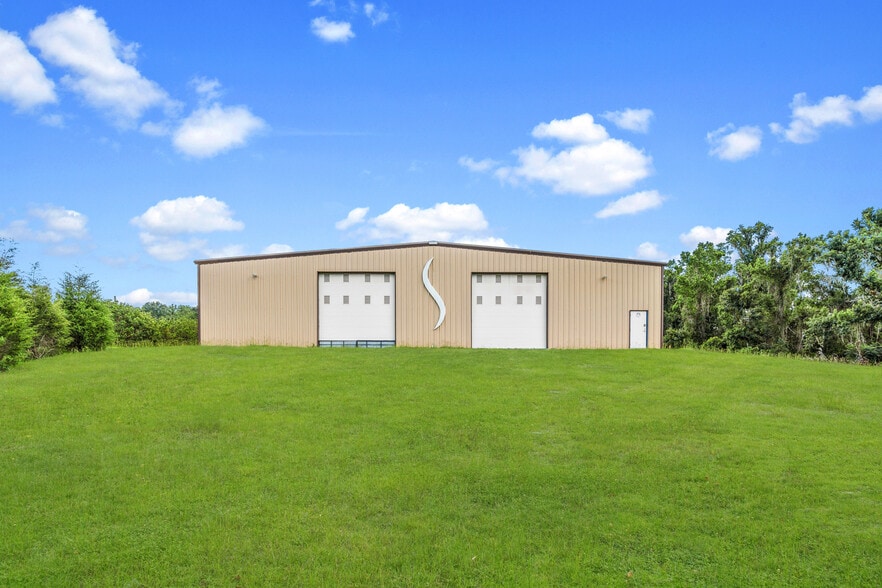 More Photos Of 27255 Hickory Hill Rd, Brooksville Specialty For Sale