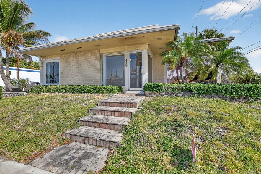 More Photos Of 13 SW 10th St, Deerfield Beach Flex For Lease