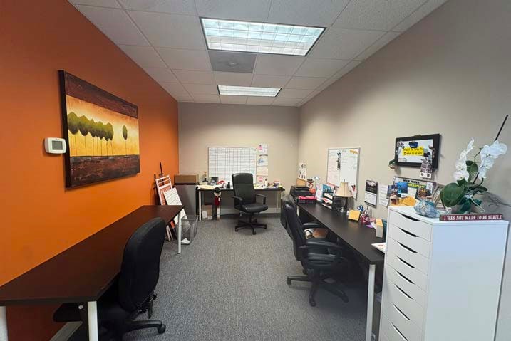 More Photos Of 900-920 Gardens Blvd, Charlottesville Office For Lease