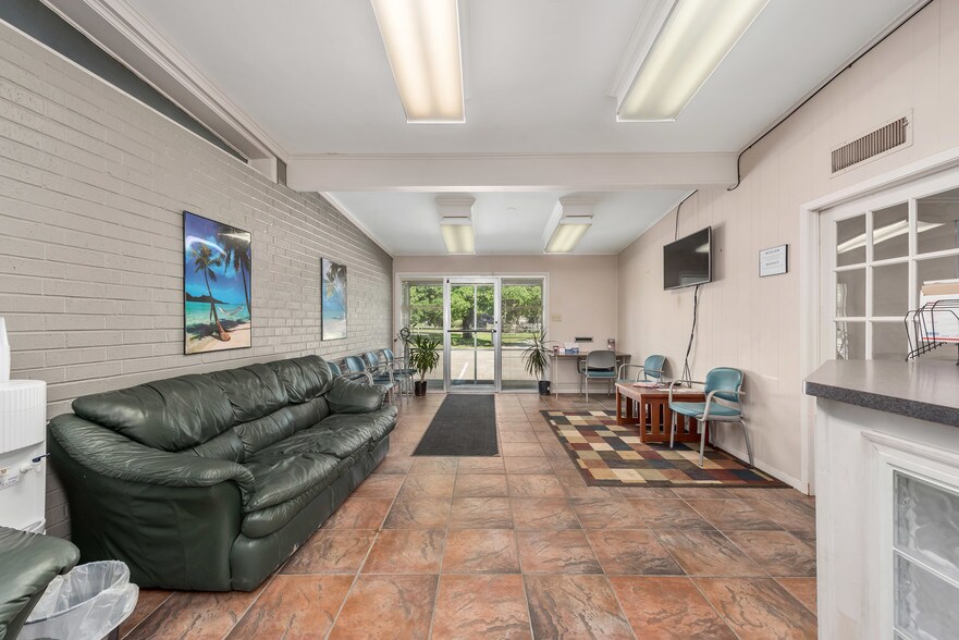 More Photos Of 1507 S College Ave, Bryan Medical For Sale