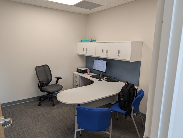 More Photos Of 2 Lear Jet Lane, Latham Light Manufacturing For Lease