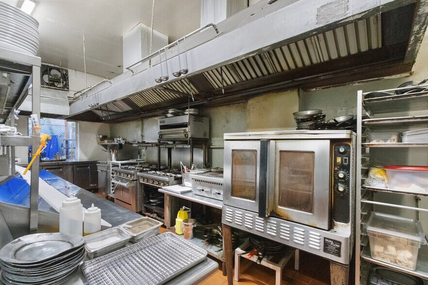 More Photos Of Undisclosed, Long Beach General Retail For Lease