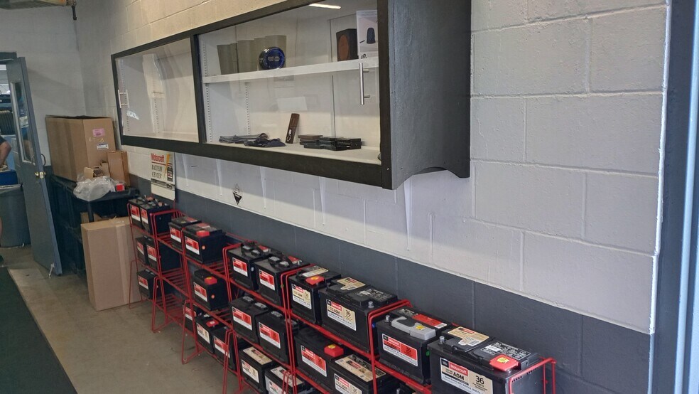 More Photos Of 520 W Kimberly Rd, Davenport Auto Dealership For Lease