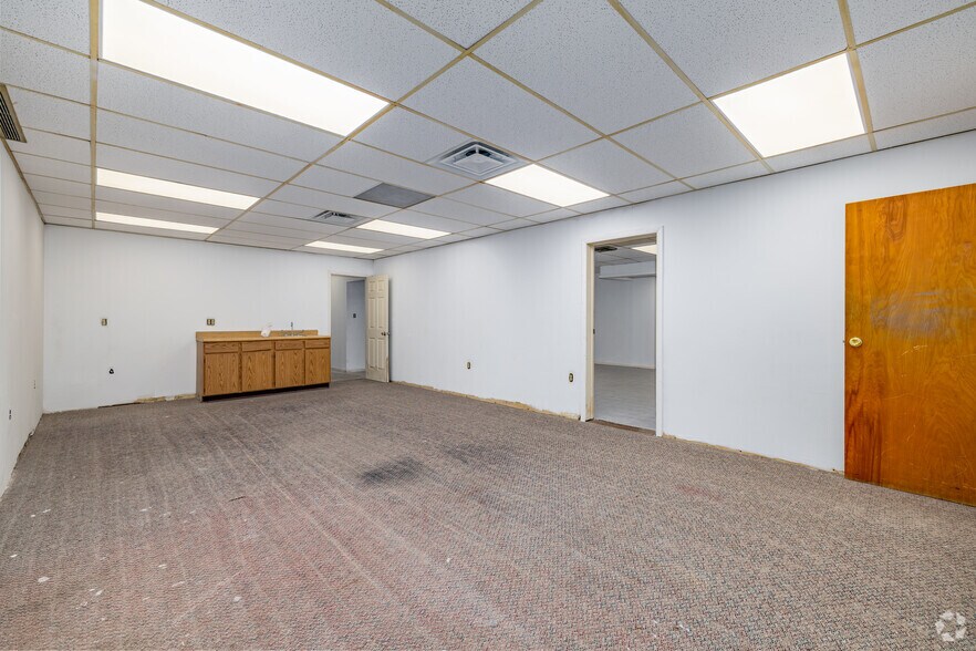 More Photos Of 4999 Northcutt Pl, Dayton Medical For Lease