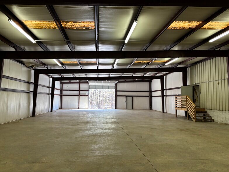 More Photos Of 439 Burton Rd, Lexington Warehouse For Lease