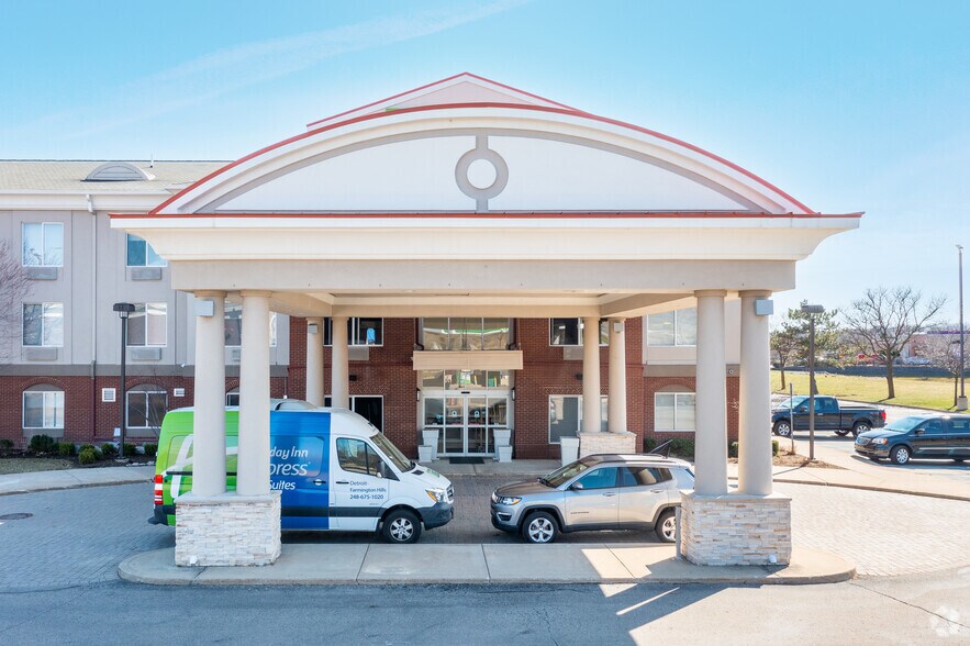 More Photos Of 21100 Haggerty Rd, Northville Hotel For Sale