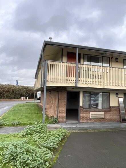 Primary Photo Of 1233 Central Ave N, Kent Hotel For Sale