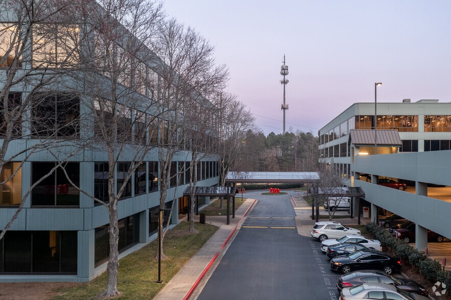 More Photos Of 2100 Powers Ferry Rd SE, Atlanta Unknown For Lease