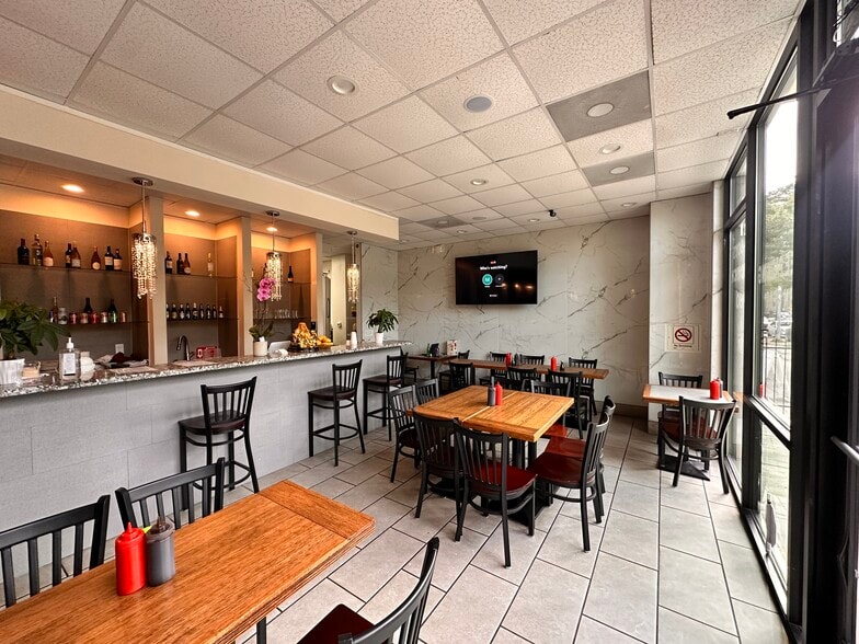 More Photos Of River Oaks Restaurant / Cafe, Houston Restaurant For Lease