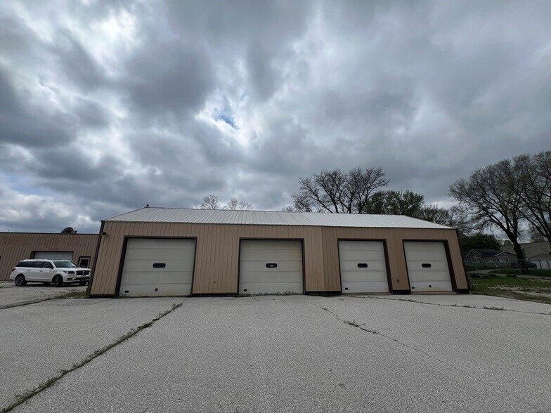 More Photos Of 129 2nd St, Webster City Light Manufacturing For Sale