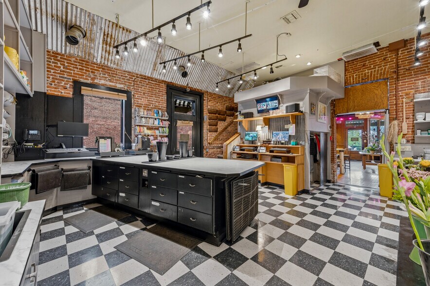 More Photos Of 102 W Main St, Grass Valley General Retail For Sale