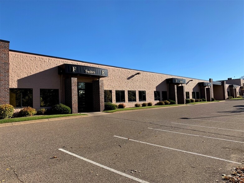 More Photos Of 14000 NW Sunfish Lake Blvd, Ramsey Showroom For Lease