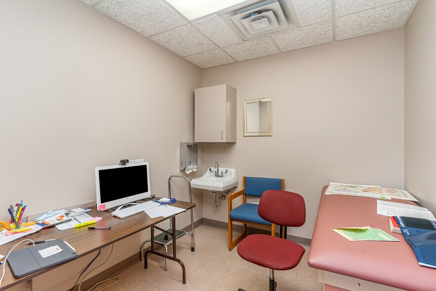 More Photos Of 3588 Center Ave, Essexville Medical For Sale