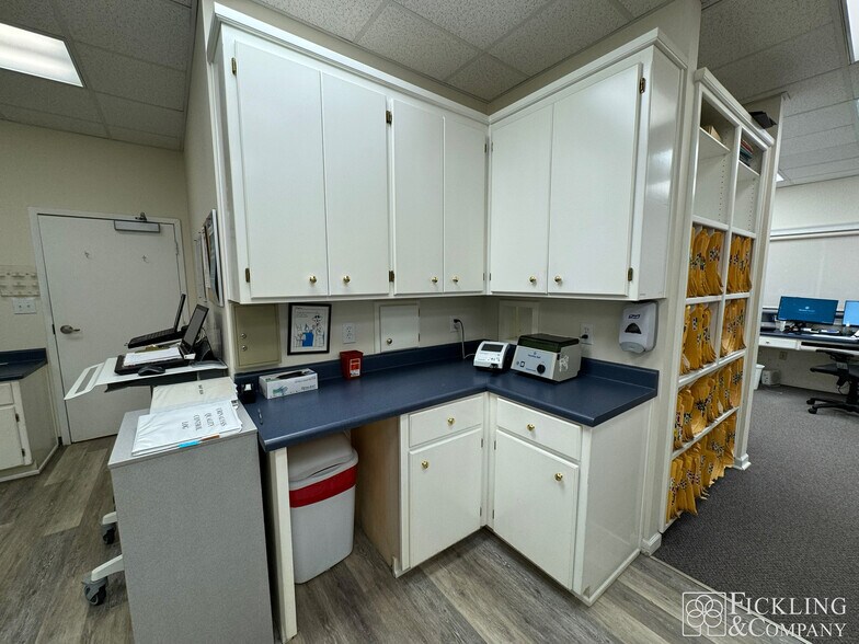 More Photos Of 1217 Columbia Dr, Milledgeville Medical For Sale