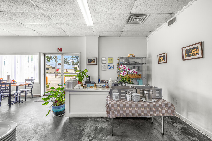 More Photos Of 697 W Cherry St, Jesup Restaurant For Sale