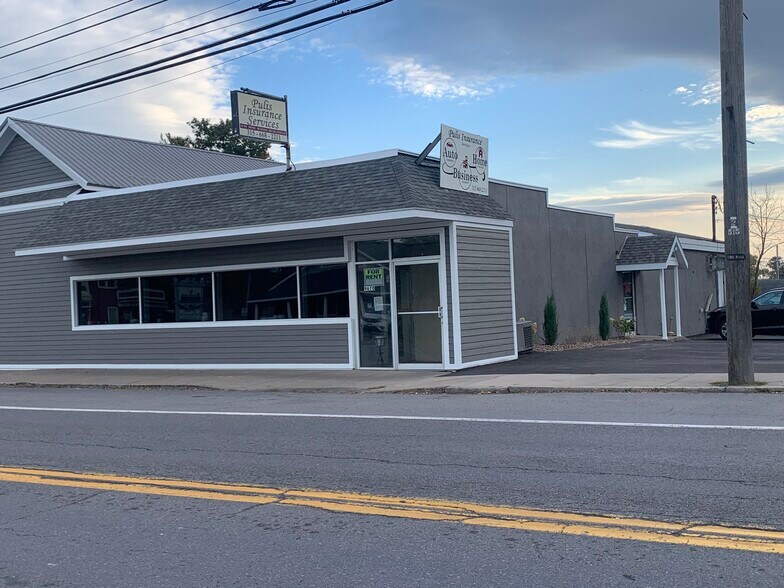 More Photos Of 9670 Brewerton Rd, Brewerton Freestanding For Lease