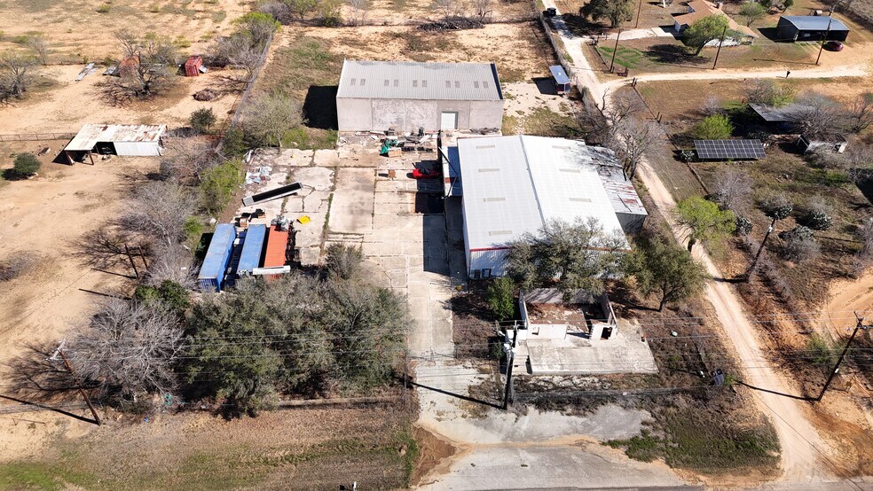 More Photos Of 10141 TX Loop 106, Adkins Showroom For Sale